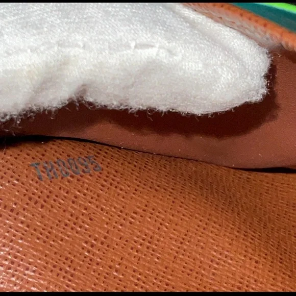 ✅AUTHENTIC TRIFOLD INTERNATIONAL WALLET LOUIS VUITTON - Picture 7 of 13